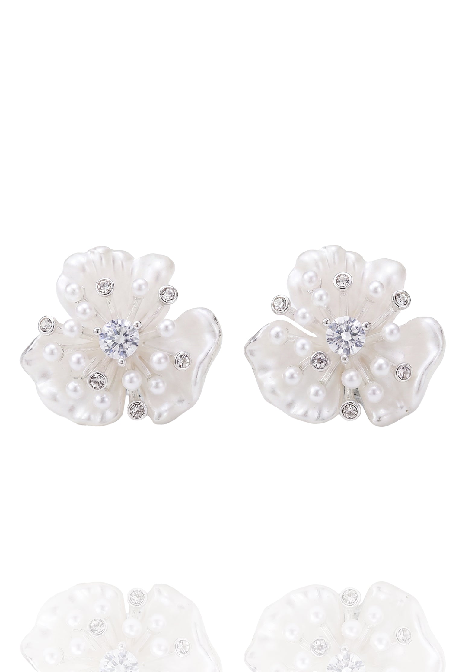 Aliminusa Earrings — White